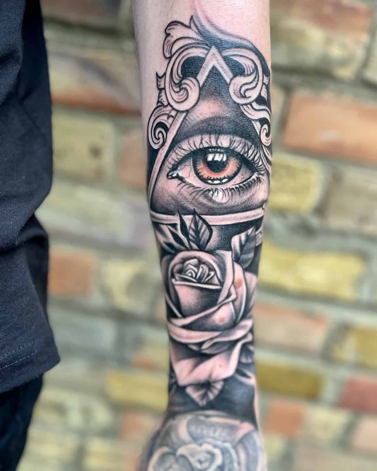 Tatto Sleeve Black Eye